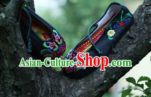 Chinese National Woman Shoes Handmade Embroidered Shoes Traditional Black Satin Shoes