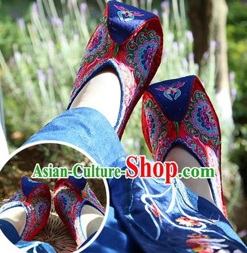 Chinese Yi Nationality Wedding Shoes Handmade Embroidered Red Cloth Shoes Traditional Ethnic Bride Shoes