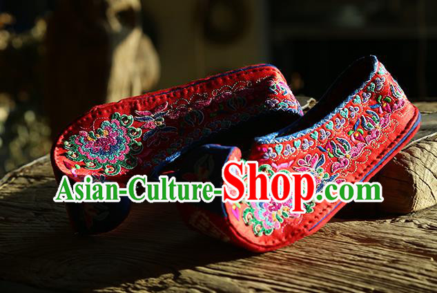 Chinese Yi Nationality Wedding Shoes Handmade Embroidered Red Cloth Shoes Traditional Ethnic Bride Shoes