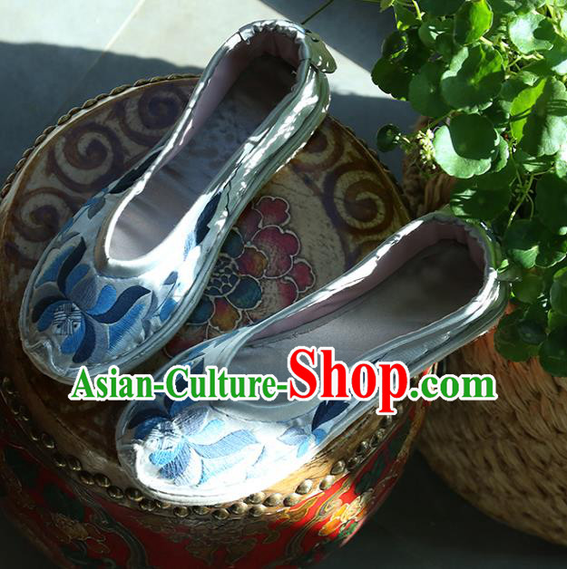 Chinese Traditional Ethnic Dance Shoes Yi Nationality Shoes Handmade Embroidered White Satin Shoes
