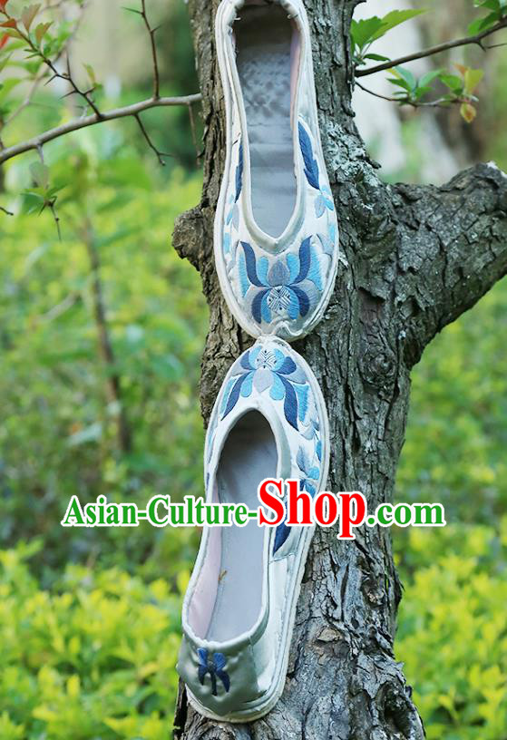 Chinese Traditional Ethnic Dance Shoes Yi Nationality Shoes Handmade Embroidered White Satin Shoes