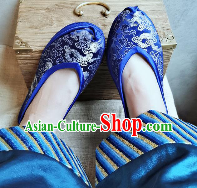 Chinese Traditional Yunnan Ethnic Wedding Shoes Classical Dragon Pattern Brocade Shoes Handmade Royalblue Shoes