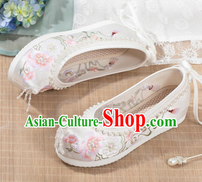 China Ancient Princess Shoes Handmade White Cloth Hanfu Shoes Traditional Ming Dynasty Pearls Shoes