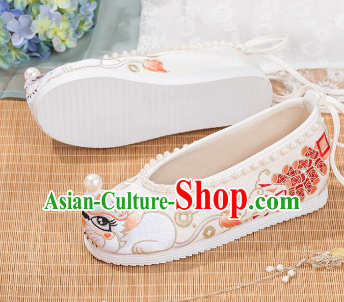 China Traditional Tang Dynasty White Cloth Shoes Ancient Princess Pearls Shoes Hanfu Embroidery Shoes