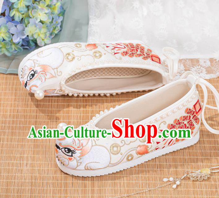 China Traditional Tang Dynasty White Cloth Shoes Ancient Princess Pearls Shoes Hanfu Embroidery Shoes