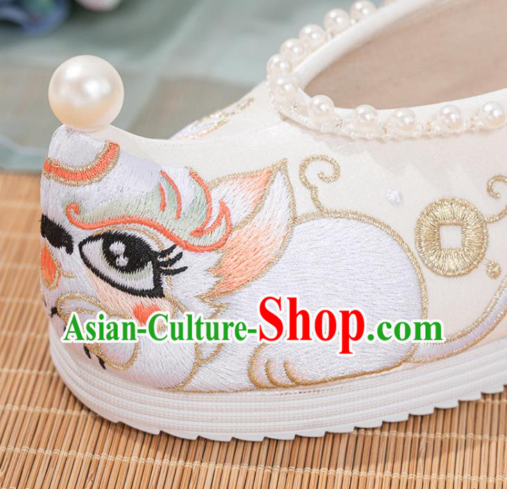 China Traditional Tang Dynasty White Cloth Shoes Ancient Princess Pearls Shoes Hanfu Embroidery Shoes