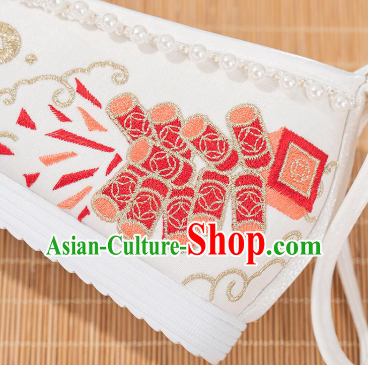 China Traditional Tang Dynasty White Cloth Shoes Ancient Princess Pearls Shoes Hanfu Embroidery Shoes