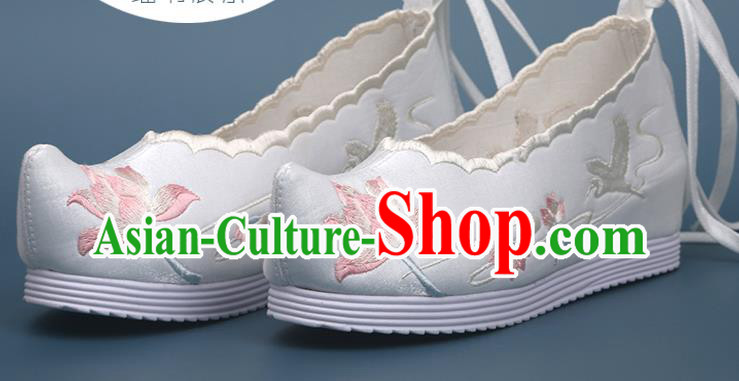 Chinese National Embroidery Lotus Satin Shoes Traditional Hanfu Shoes Classical Dance Shoes
