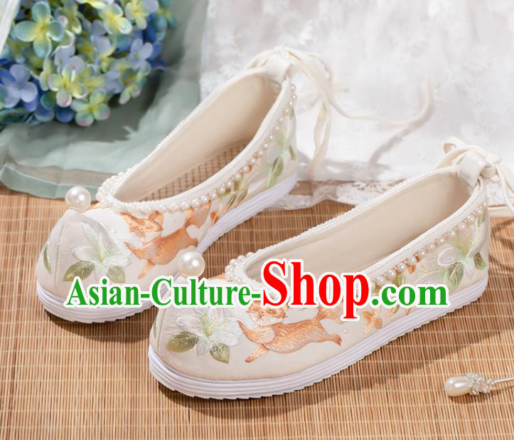 China Traditional Ming Dynasty Embroidered Shoes Ancient Princess White Cloth Shoes Hanfu Pearls Shoes