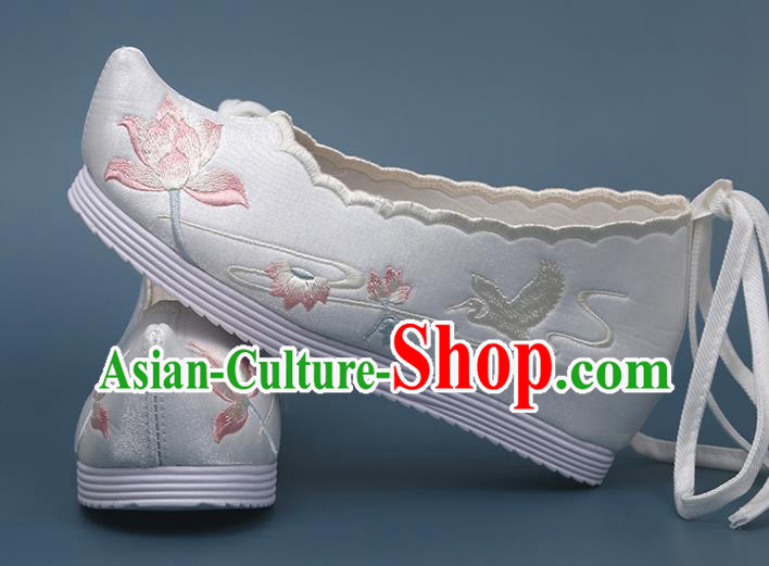 Chinese National Embroidery Lotus Satin Shoes Traditional Hanfu Shoes Classical Dance Shoes