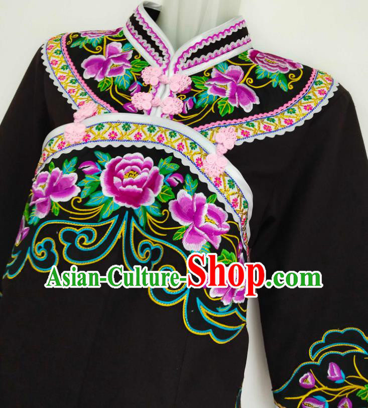 Chinese Guizhou Ethnic Clothing Bouyei Nationality Blouse Woman Embroidered Black Top Garment