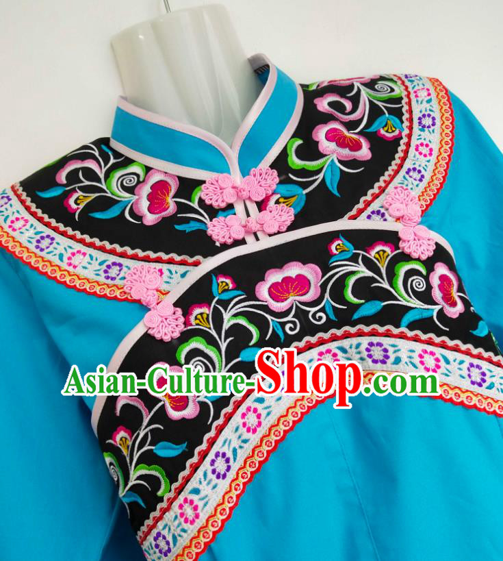 Chinese Guizhou Ethnic Performance Clothing Bouyei Nationality Woman Blouse Embroidered Blue Top Garment