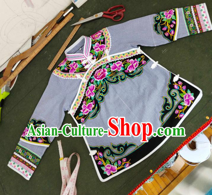 Chinese Bouyei Nationality Female Top Garment Guizhou Ethnic Embroidered Grey Blouse