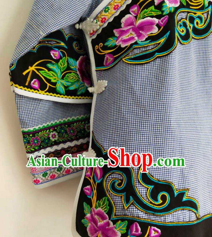 Chinese Bouyei Nationality Female Top Garment Guizhou Ethnic Embroidered Grey Blouse