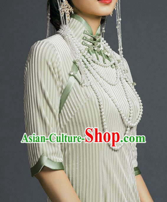 China Classical Stand Collar Cheongsam Traditional Young Lady Light Green Qipao Dress