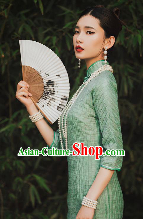 China Classical Slant Opening Cheongsam Traditional Shanghai Lady Light Green Qipao Dress