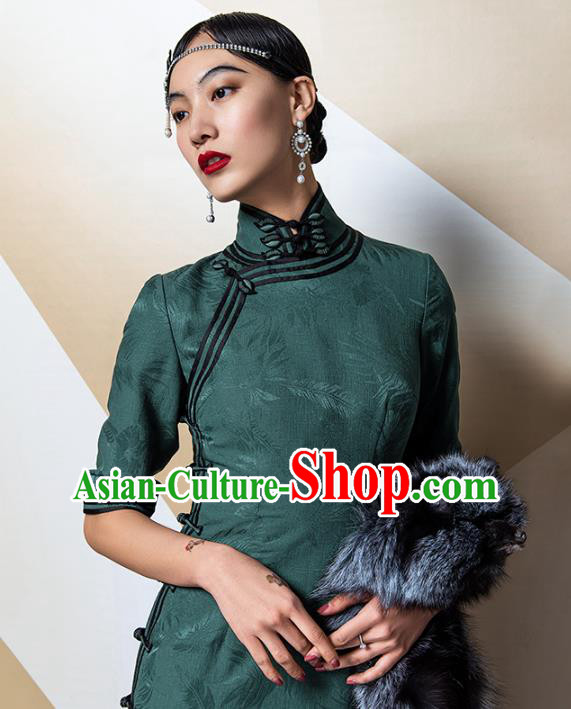 China Classical Stand Collar Cheongsam Traditional Minguo Shanghai Lady Green Silk Qipao Dress
