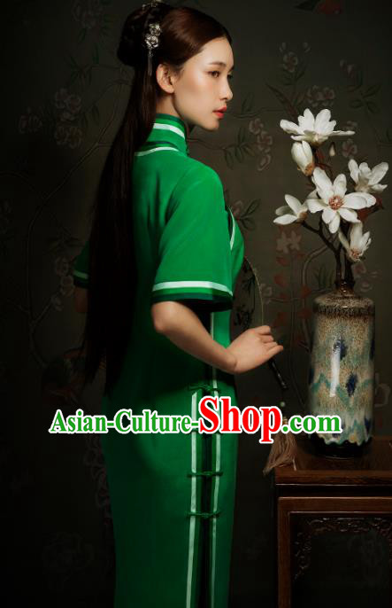 China Classical Suzhou Embroidered Peony Cheongsam Traditional Minguo Young Lady Green Silk Qipao Dress