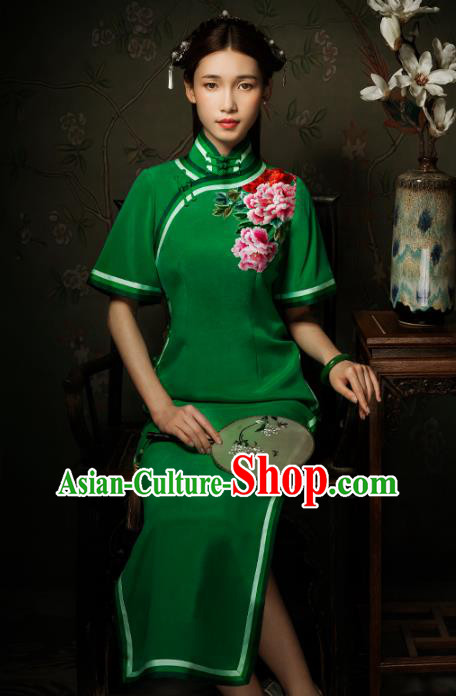 China Classical Suzhou Embroidered Peony Cheongsam Traditional Minguo Young Lady Green Silk Qipao Dress