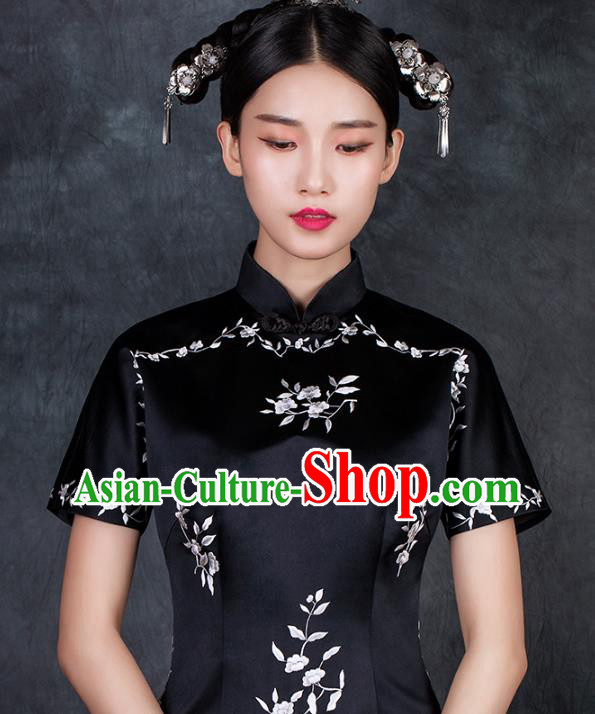 China Classical Dance Black Silk Cheongsam Traditional Minguo Young Lady Embroidered Qipao Dress
