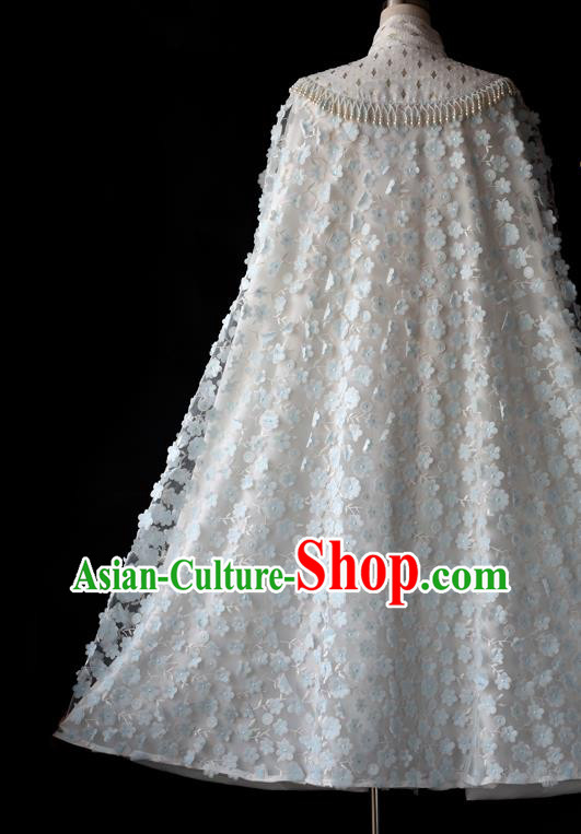 China Ancient Young Beauty White Cloak Traditional Ming Dynasty Noble Lady Cape Clothing