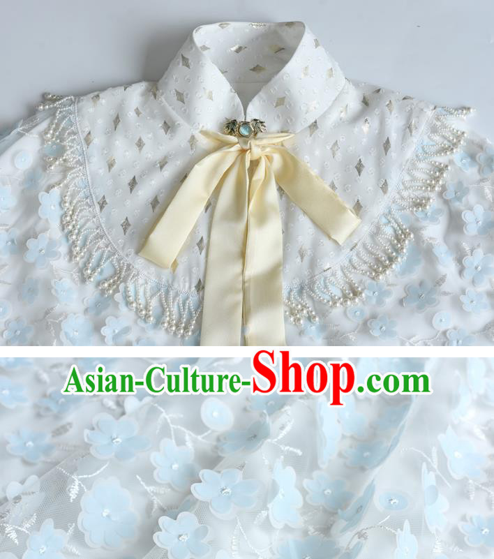 China Ancient Young Beauty White Cloak Traditional Ming Dynasty Noble Lady Cape Clothing