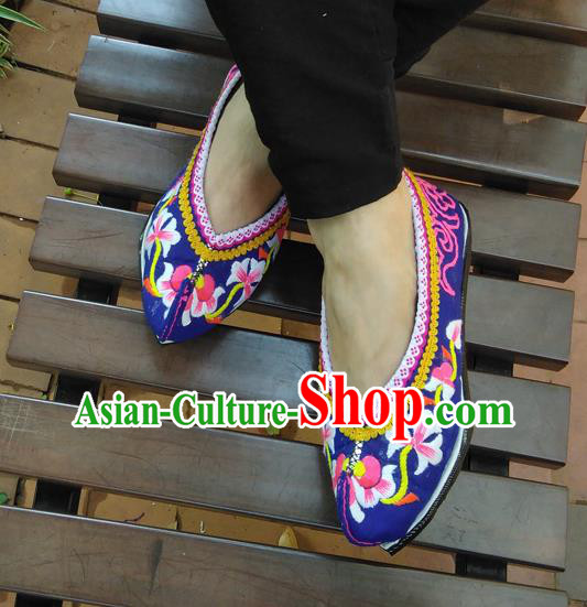 Chinese Handmade Strong Cloth Soles Shoes Ethnic Female Shoes Traditional Yi Nationality Shoes National Royalblue Embroidered Shoes