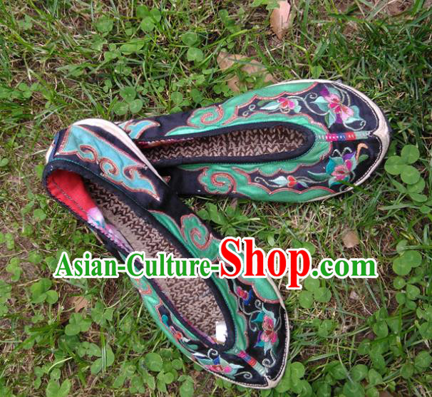 Chinese Traditional Yi Nationality Dance Shoes Yunnan Ethnic Female Shoes National Embroidered Black Shoes