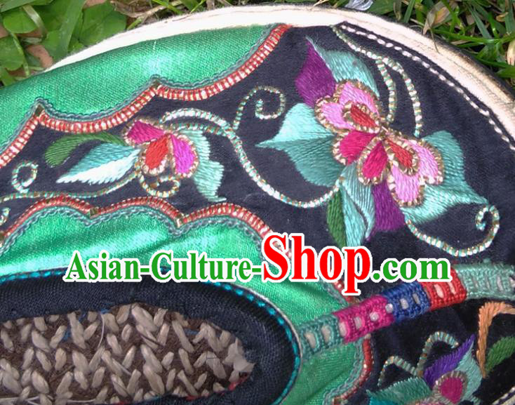 Chinese Traditional Yi Nationality Dance Shoes Yunnan Ethnic Female Shoes National Embroidered Black Shoes