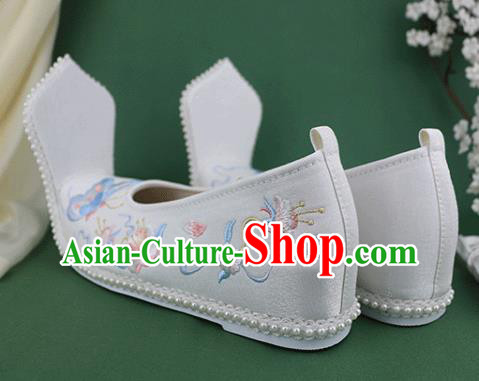 Chinese Traditional Zhou Dynasty Hanfu Shoes Ancient Princess Shoes Embroidered Butterfly White Cloth Shoes