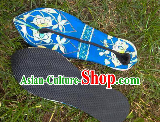 Chinese National Blue Cloth Shoes Traditional Dance Shoes Yunnan Ethnic Embroidered Shoes