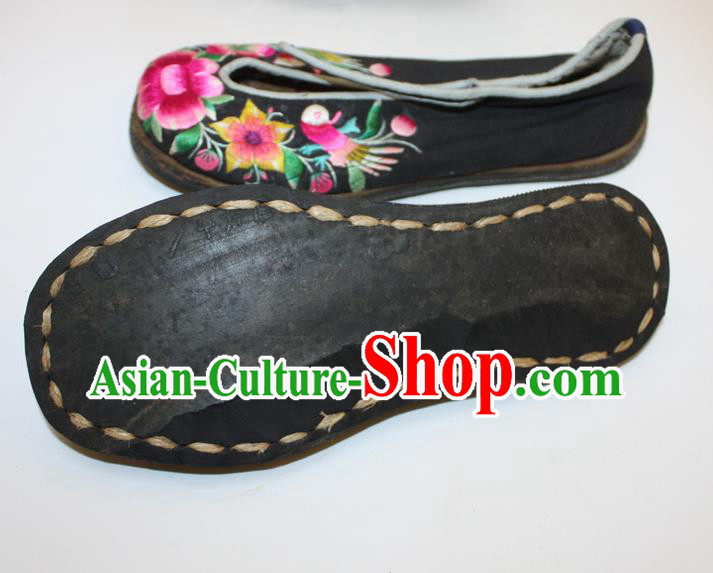 Chinese Handmade Bai Nationality Woman Shoes Folk Dance Shoes Traditional Black Embroidered Shoes