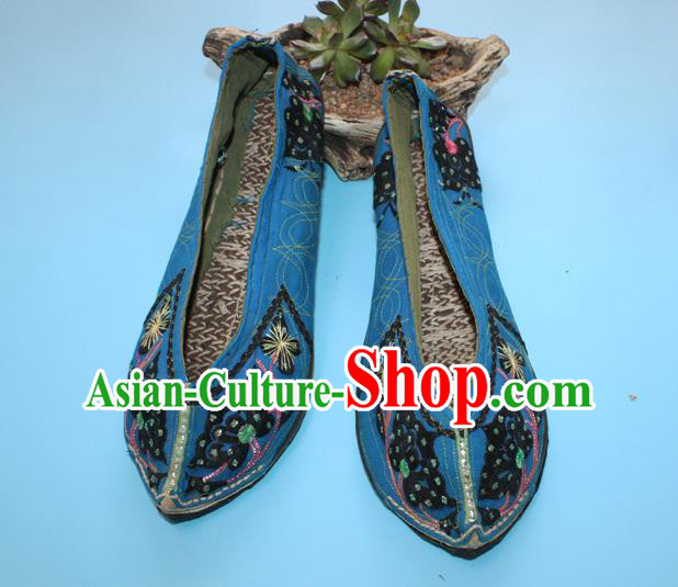 Chinese Yunnan Woman Blue Cloth Shoes Traditional Ethnic Embroidered Shoes Handmade Yi Nationality Shoes
