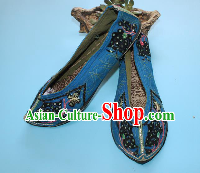 Chinese Yunnan Woman Blue Cloth Shoes Traditional Ethnic Embroidered Shoes Handmade Yi Nationality Shoes