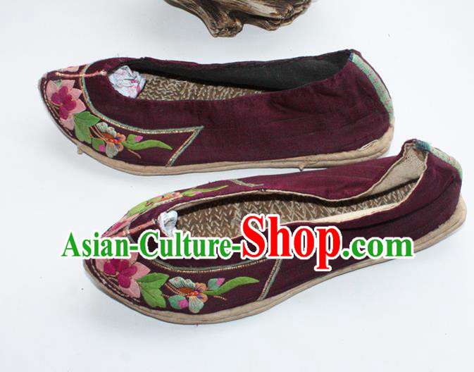 Chinese Traditional Ethnic Wine Red Embroidered Shoes Handmade Yi Nationality Shoes Yunnan Woman Satin Shoes