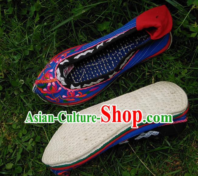 Chinese Yi Nationality Dance Shoes Handmade Yunnan Ethnic Blue Cloth Shoes Traditional Embroidered Shoes