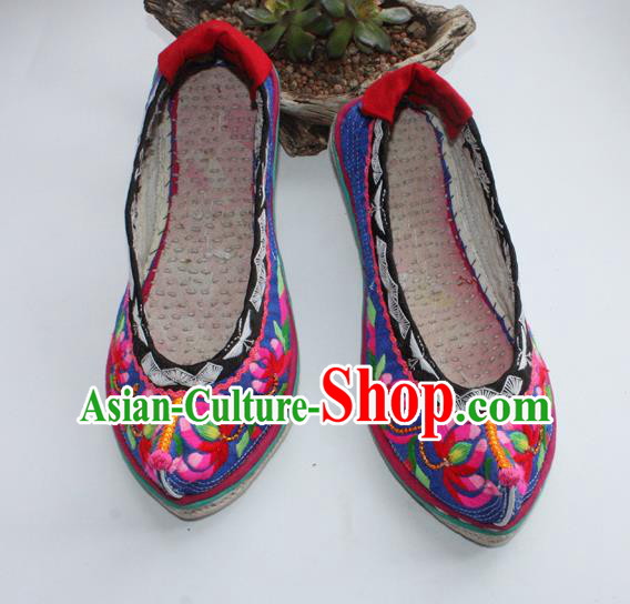 Chinese Yi Nationality Dance Shoes Handmade Yunnan Ethnic Blue Cloth Shoes Traditional Embroidered Shoes