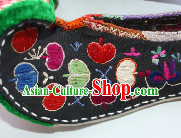 Chinese Traditional Court Embroidered Shoes Handmade Yi Nationality Shoes Yunnan Ethnic Black Cloth Shoes