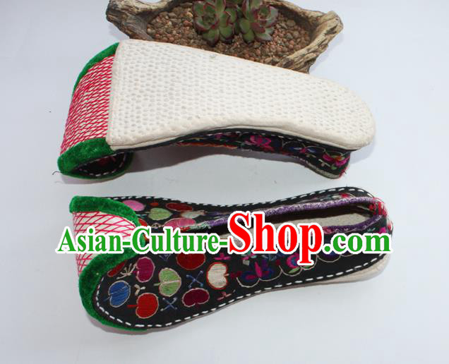 Chinese Traditional Court Embroidered Shoes Handmade Yi Nationality Shoes Yunnan Ethnic Black Cloth Shoes