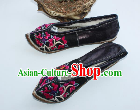 Chinese Yunnan Ethnic Shoes Traditional Black Cloth Embroidered Shoes Handmade Shui Nationality Female Shoes