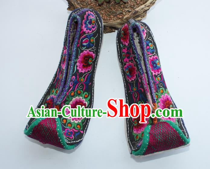 Chinese Handmade Shui Nationality Female Shoes Yunnan Ethnic Shoes Traditional Court Embroidered Shoes
