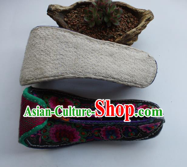 Chinese Handmade Shui Nationality Female Shoes Yunnan Ethnic Shoes Traditional Court Embroidered Shoes