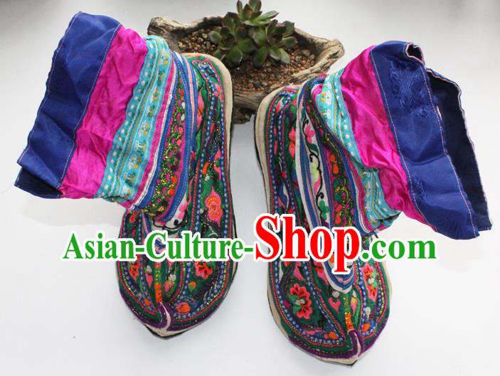 China Handmade Yi Nationality Shoes Yunnan Embroidered Green Satin Boots