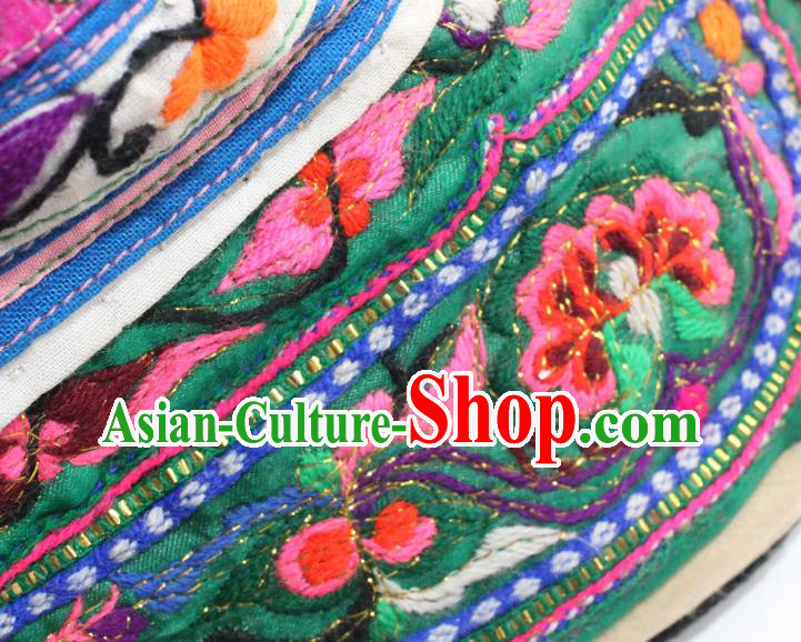 China Handmade Yi Nationality Shoes Yunnan Embroidered Green Satin Boots