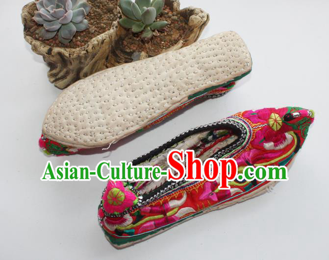Chinese Handmade Ethnic Folk Dance Shoes Yi Nationality Embroidered Shoes Yunnan National Woman Shoes