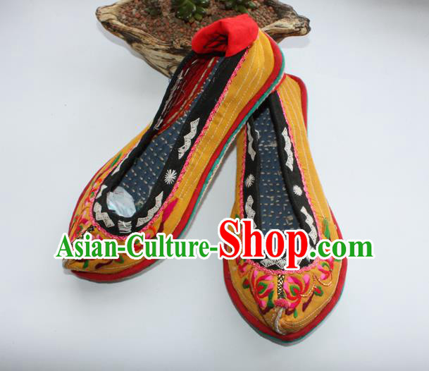 Chinese Yi Nationality Embroidered Shoes Yunnan National Woman Yellow Cloth Shoes Handmade Ethnic Folk Dance Shoes