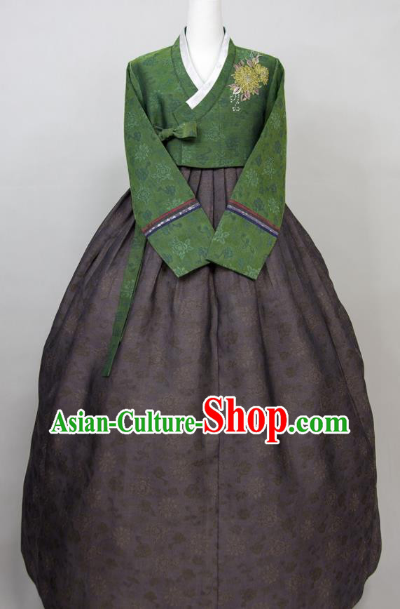 Korea Traditional Festival Clothing Wedding Celebration Mother Fashion Costumes Korean Elderly Woman Classical Hanbok Green Blouse and Grey Dress