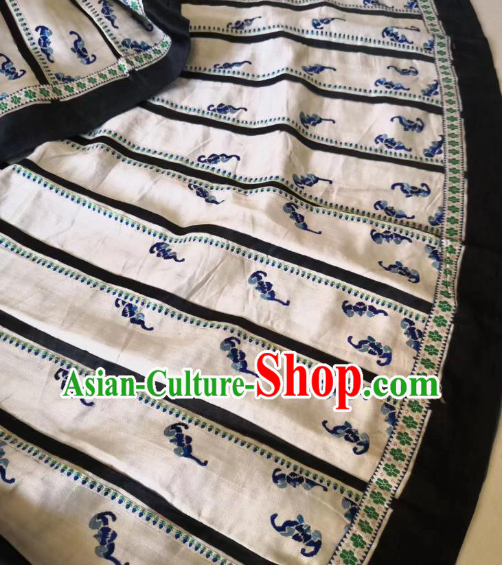 China Traditional White Silk Bust Skirt National Embroidered Clothing Qing Dynasty Pleated Skirt