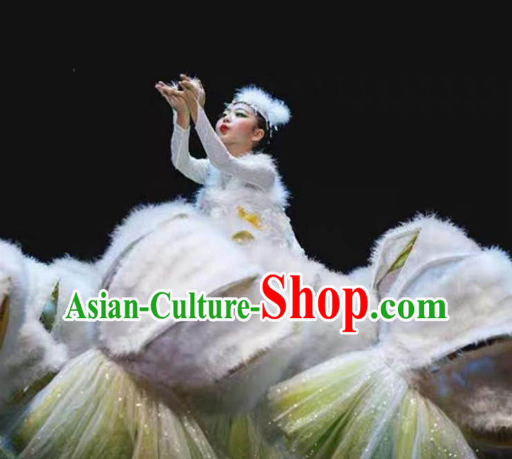 China Stage Performance Garment Costumes Traditional Dandelion Dance Dress Children Folk Dance Clothing and Headdress