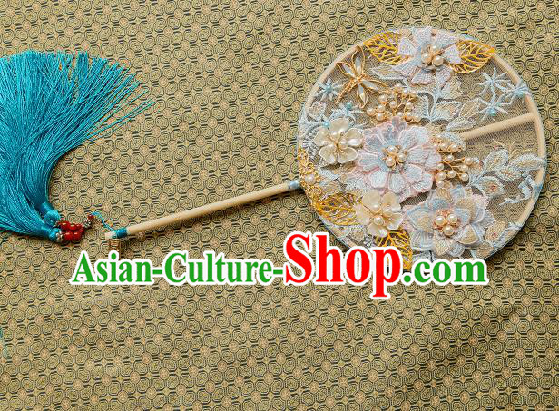 China Traditional Wedding Pearls Fan Bride Palace Fan Classical Embroidered Fan Handmade Silk Fan